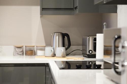 1 Bed Apartment - Long Term Rates- Contractors-Professionals-Relocators, Leeds (photo 5)