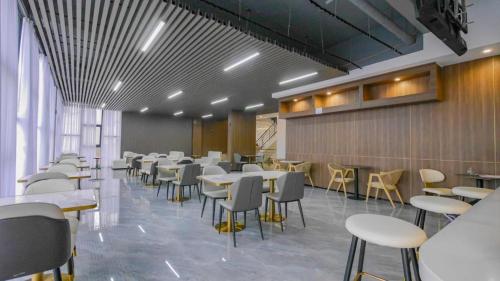 Kigali Kigali Oasis luxury Apartment No 606 2-Star Hotel pool