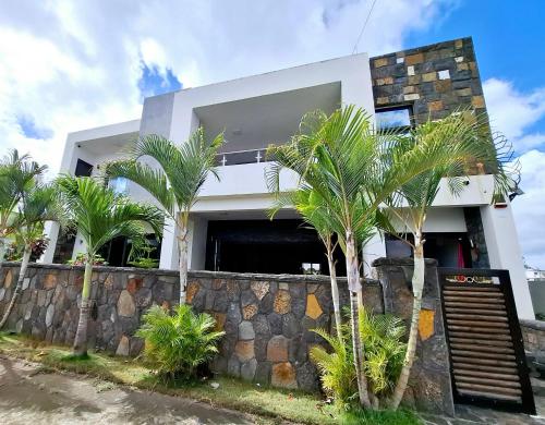 Tampilan eksterior, Peaceful Apartments with Pool - West Villa in Pointe aux Cannoniers
