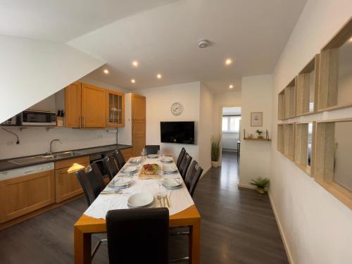3 bedrooms, 5 beds