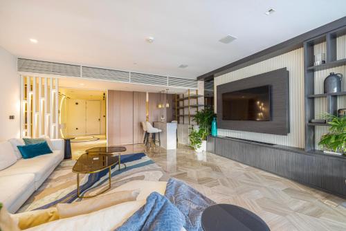 FIVE Palm 4BR Beach Access & Private Pool, Dubai (photo 3)