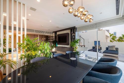 FIVE Palm 4BR Beach Access & Private Pool, Dubai (photo 8)