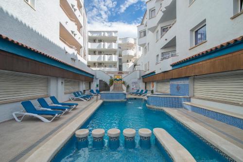 Kolam renang, Apartamentos Empuriabrava Maurici Park in Roses