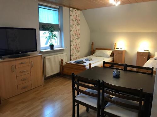 4 twin beds