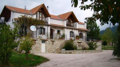  Agrikia, Pension in Karpenisi bei Gardiki