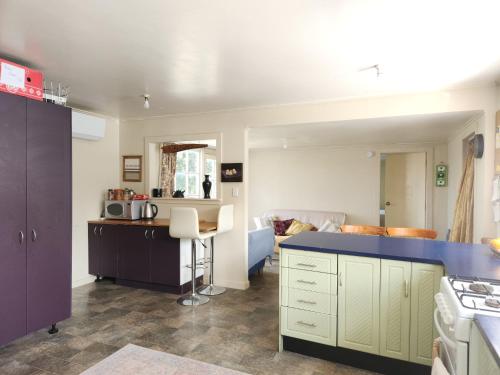 keittiö, Quirky Villa Homestay in Wanganui