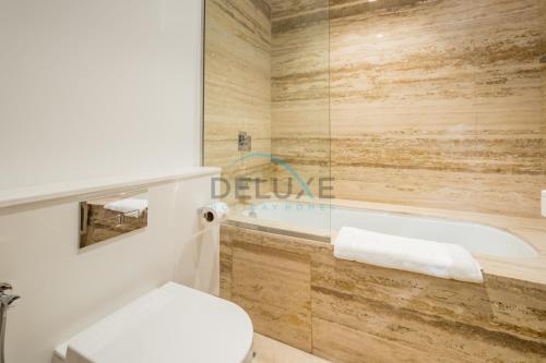 Hot Promo Chic Studio Close to Iconic Water Canal by Deluxe Holiday Homes, Dubai (photo 9)
