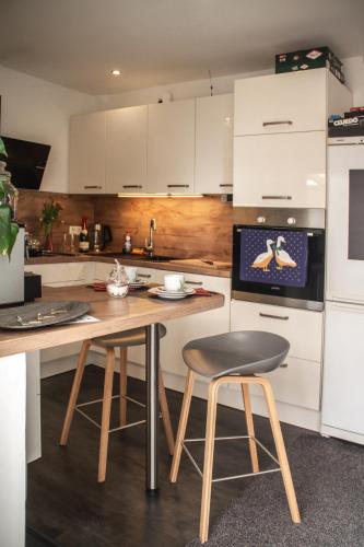 RK79 Ferienwohnung mit 4 Zimmer, Garten und Pool nahe Klinikum U-Bahn & S-Bahn zum Messegelande Nurn in 富爾特