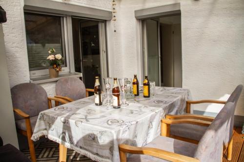 共用Lounge/電視區, RK79 Ferienwohnung mit 4 Zimmer, Garten und Pool nahe Klinikum U-Bahn & S-Bahn zum Messegelande Nurn in 富爾特
