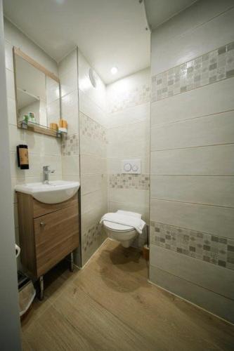 Brit Hotel La Bonne Etape - image 8