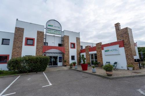 Brit Hotel La Bonne Etape - image 2