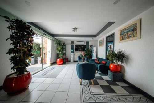 Vestíbulo, Brit Hotel La Bonne Etape in Evreux