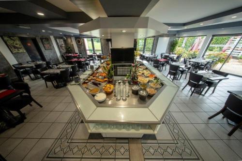 Comida y bebida, Brit Hotel La Bonne Etape in Evreux