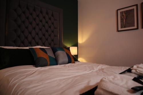 1 Bed Apartment - Sleeps 6 with Parking