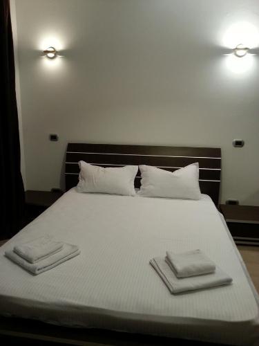 Studio Apartment image 8