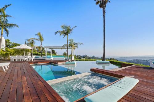 Crest Estate by Stay Awhile Villas in Los Angeles, USA