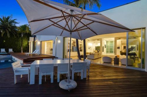 Crest Estate by Stay Awhile Villas