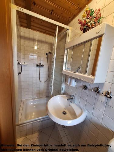 Fürdőszoba, Pension Villa Brödel (Pension Villa Brodel) in Bad Blankenburg