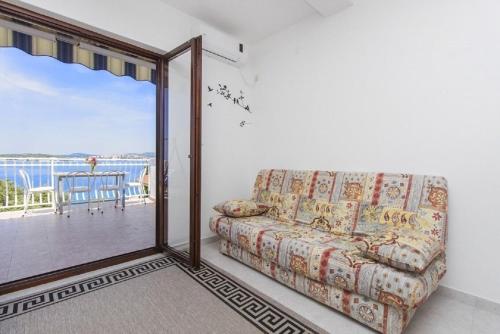 One-Bedroom Apartment image 10