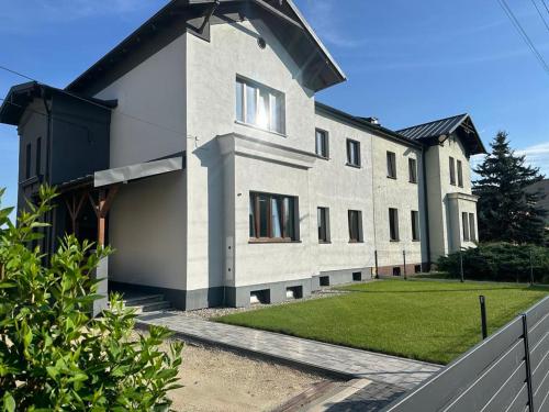 dom nad rzeka - Nysa