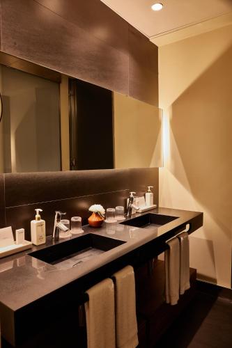 Grand Hotel Central - image 5
