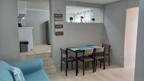 Instalaciones, Norms Near US Embassy in Bridgetown