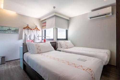 VIB Best Western Sanampao Room Type - Deluxe Twin Room - Corner Room/Non-Smoking