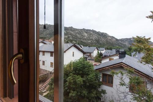 La Casa de la Luz con Piscina Julio y Agosto in Mataelpino