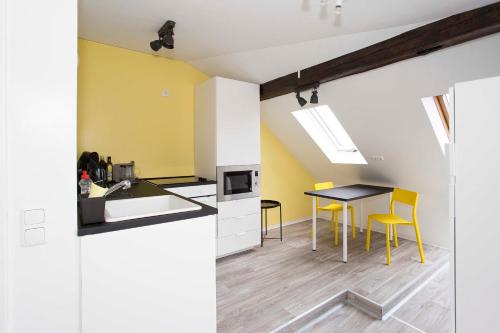 Zentral gelegene Monteur-DG-Wohnung, Nürnberg (Foto 2)