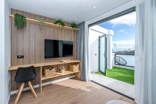 Lea Modern Attic Escape with Peaceful Terrace 2