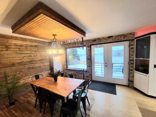 3CH - Bord de lac & Spa, foyer, billard, AC et plus, Hébertville (foto 7)