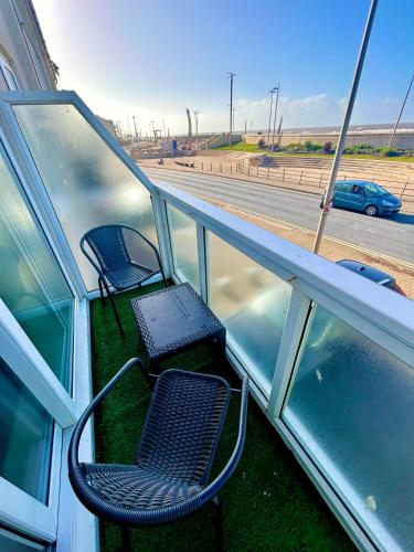 Balcony/terrace, The Beachcomber - seafront, free parking, free wifi in Jubilee