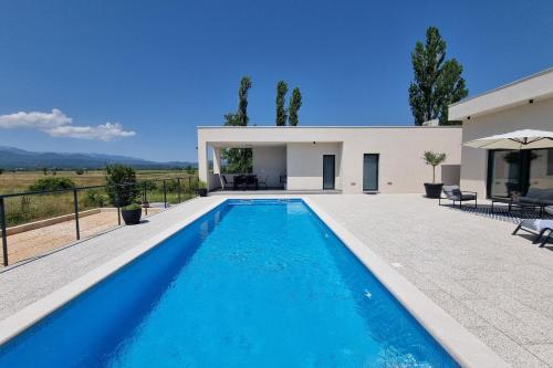 NEW 3-bedroom Villa NaMi overlooking green fields and mountain