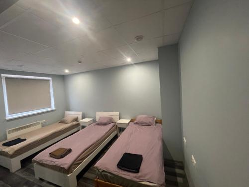 3 twin beds