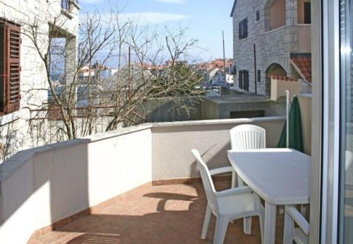 2 bedrooms, 3 beds