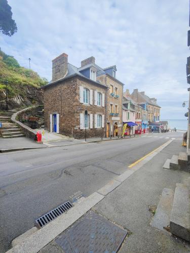 Okružje, MRODBNB - Maisonnette Atypique enfouie dans la Roche - Gr34, Plage, Resto & Huîtres à 25m (MRODBNB - Maisonnette Atypique enfouie dans la Roche - Gr34, Plage, Resto & Huitres a 25m) in Cancale