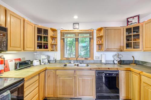 Torch Lake Cabin Near Private Community Beach! in Rapid City, USA