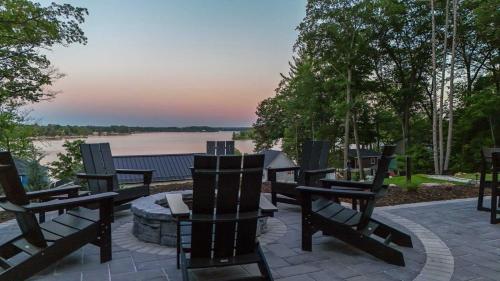 Cottage three overlooking the lake in Traverse City, USA