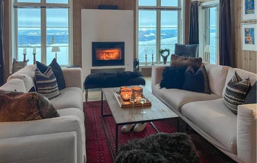 Cozy Home In Sjusjøen With Sauna in 斯幽斯耶恩