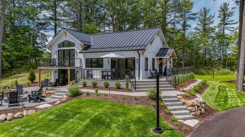 Cottage five on the lake in Traverse City, USA