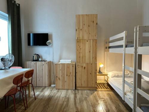 Dragon's Den Hostel 4