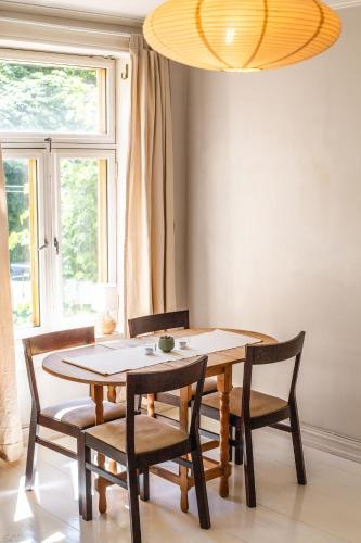 Charming 1800s Apt w fireplace and free parking, Oslo (photo 6)