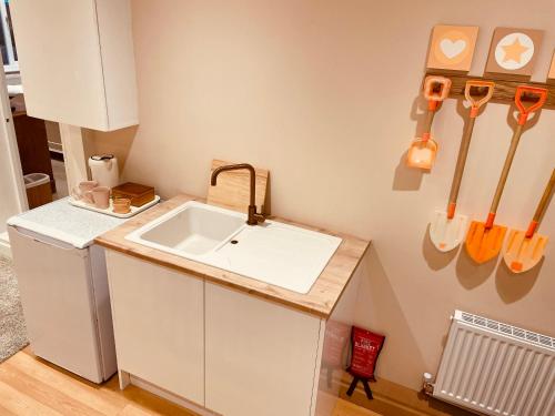 Apartment with own entrance & terrace on West Hill, Hastings (photo 9)