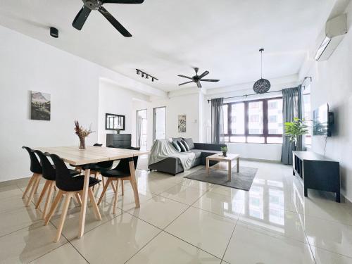 Rafflesia KL Big Family 3BR Condo Near LRT