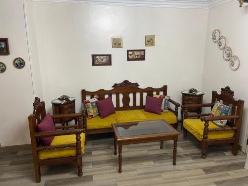 nora's apartment, Káhira