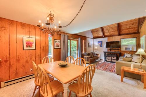 Snowshoe Cabin with Resort Perks - Ski, Tube and More! in Dunmore, USA