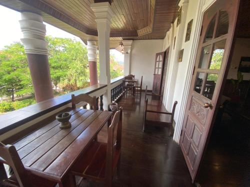 شرفة/ تراس, Vangsavath Hotel in شارغ فوموك