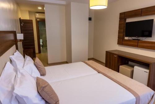 Sir Fundeni Hotel Room Type - Standard Twin Room