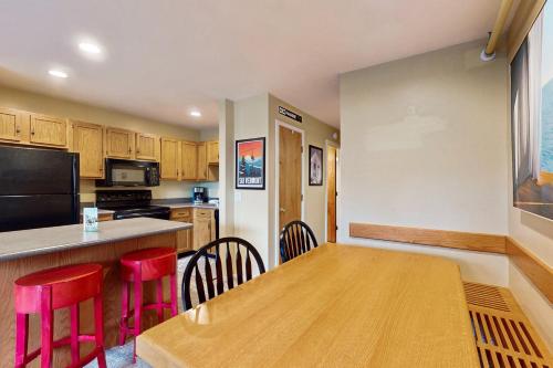 Mountainside 35, Warren (photo 6)