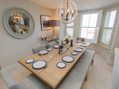 Hotellet från utsidan, Coronation House in Nettlestone and Seaview